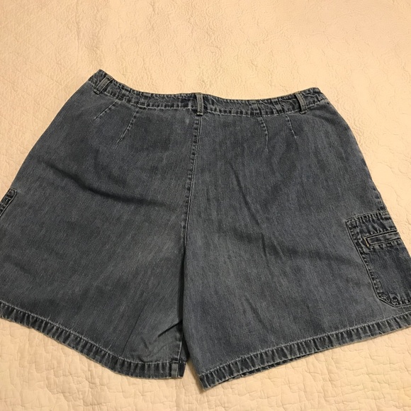 Gloria Vanderbilt blue jeans shorts (20W) - Picture 3 of 13